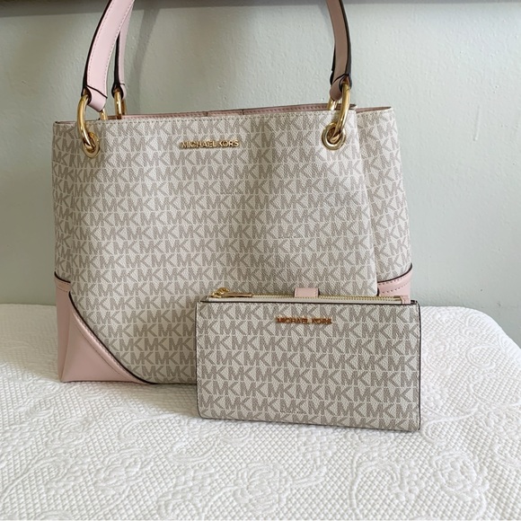 Michael Kors Jet Set Travel Double Zip Wallet - Picture 12 of 12